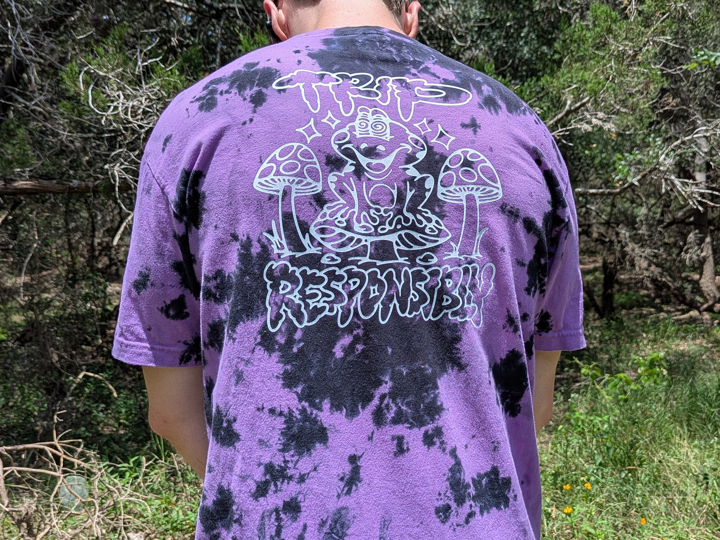 Trip Responsibly Tie Dye T-Shirt - Psychedelic Mushroom Frog Tee - Festival Shirt Raver Gift - Trippy Shirt Boho EDM Rave Wear - Unisex Tee