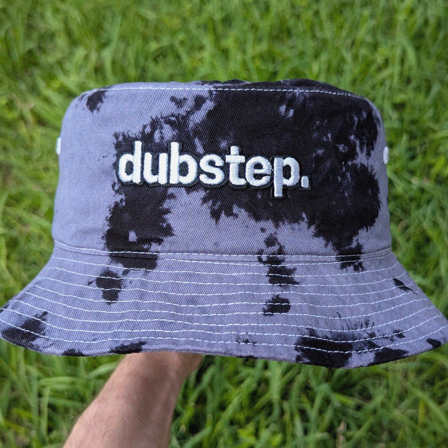 Bucket hat with 'dubstep.' text